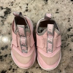 Nike toddler FlexRunner size 6